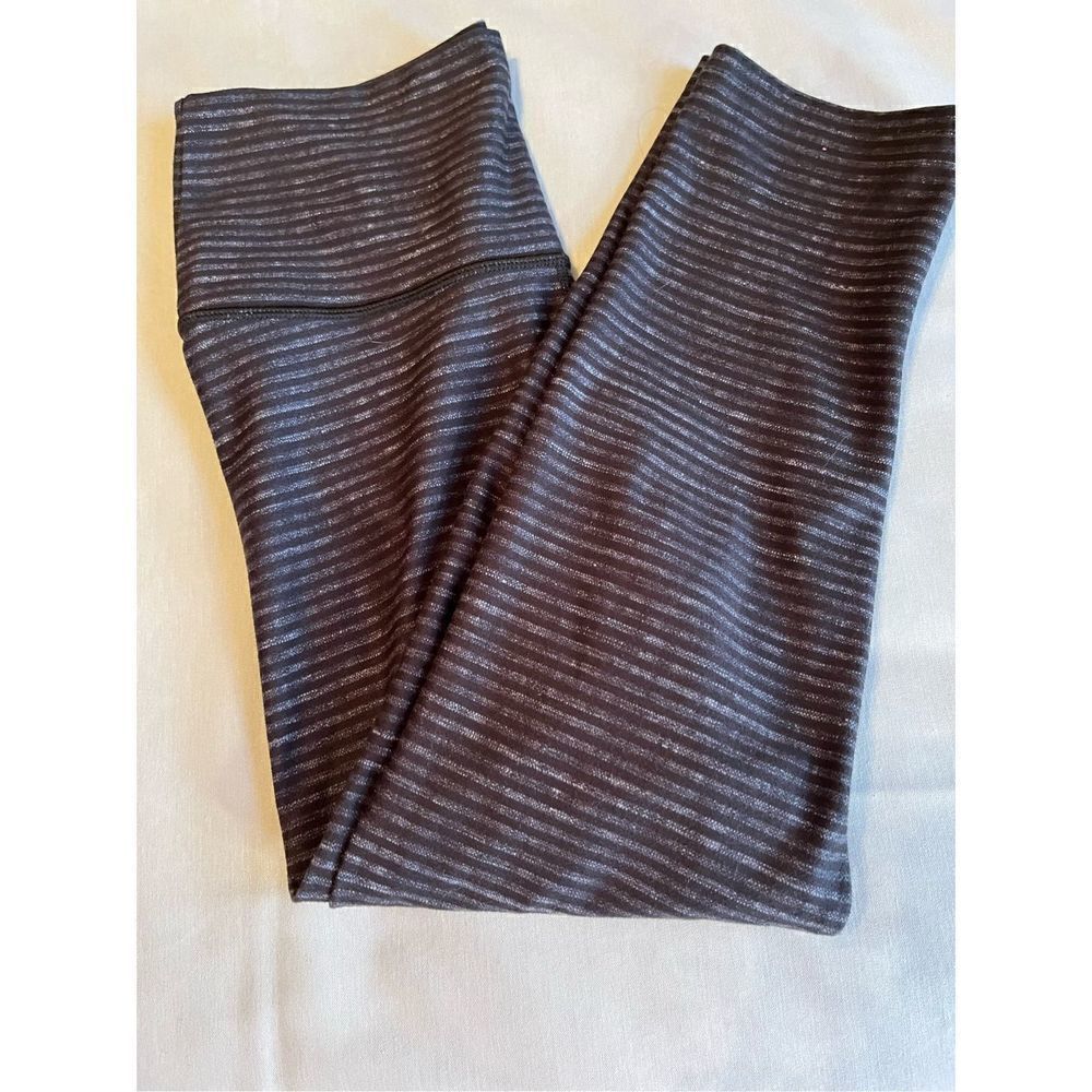 Wear It To Heart Black Gray Stripe Capri Leggings Medium